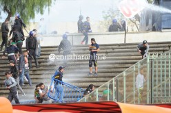 بالفيديو.. إشتباكات عنيفة بين المناصريين في المدرجات !