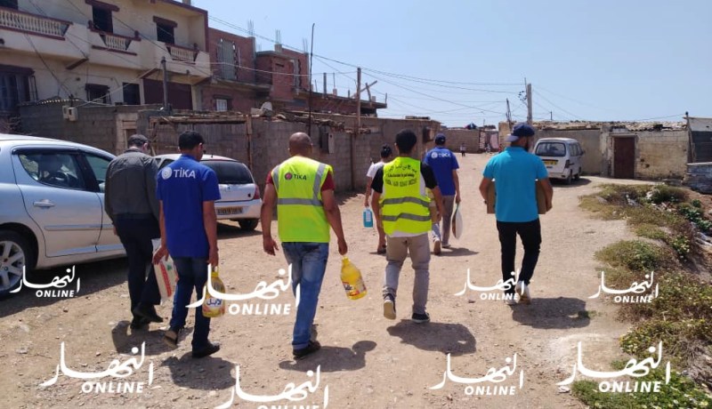 جمعية “تيكا” التركية تشرف على توزيع مساعدات لفائدة ألف عائلة بالجزائر