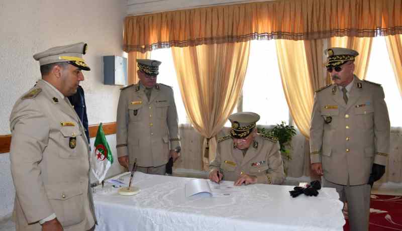 الفريق قايد صالح ينصب اللّواء علي سيدان قائدا للناحية العسكرية الأولى