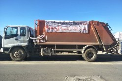 أصحاب شاحنات رفع القمامة في إضراب بوهران