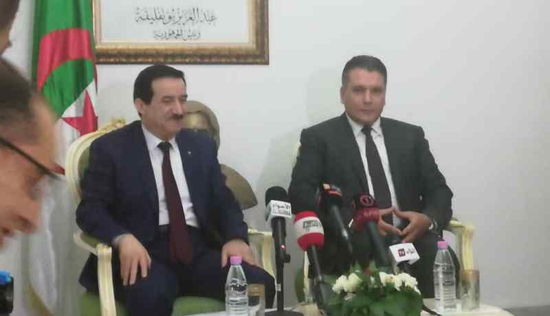 بوشارب: “الأفلان يرتب بيته وسنعقد مؤتمر استثنائي في أوانه”