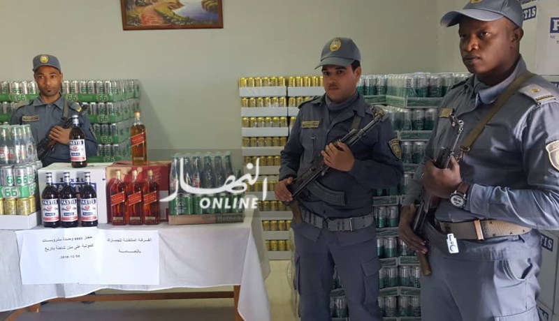 الجمارك تحجز أزيد من 8 ألاف قارورة خمر بالنعامة