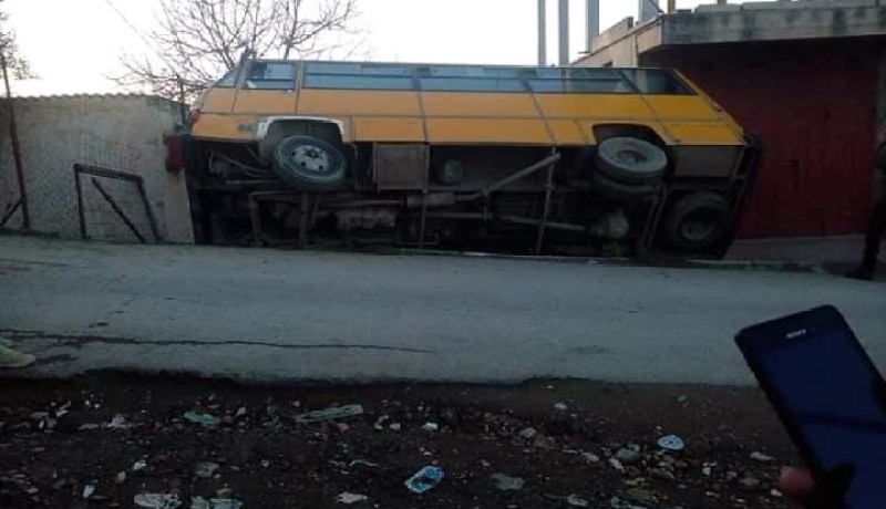 إصابة 8 طالبات بجروح خفيفة في انحراف حافلة للنقل المدرسي بتيزي وزو
