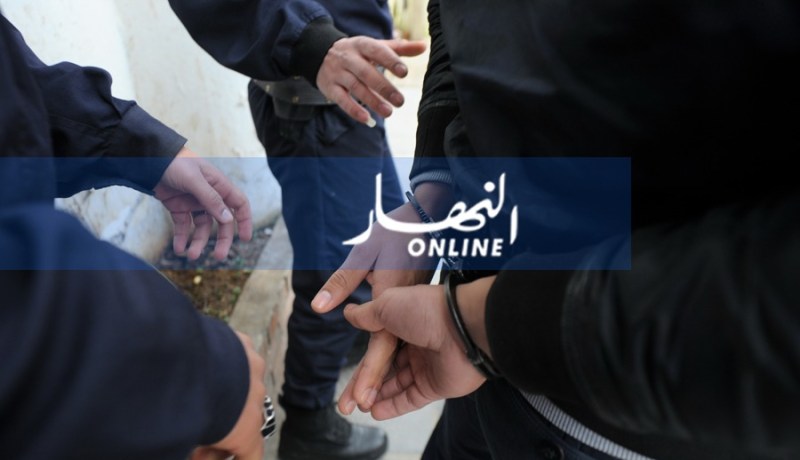توقيف جمركي بحوزته مسدسا غير مرخص به وفرار مرافقيه بتبسة