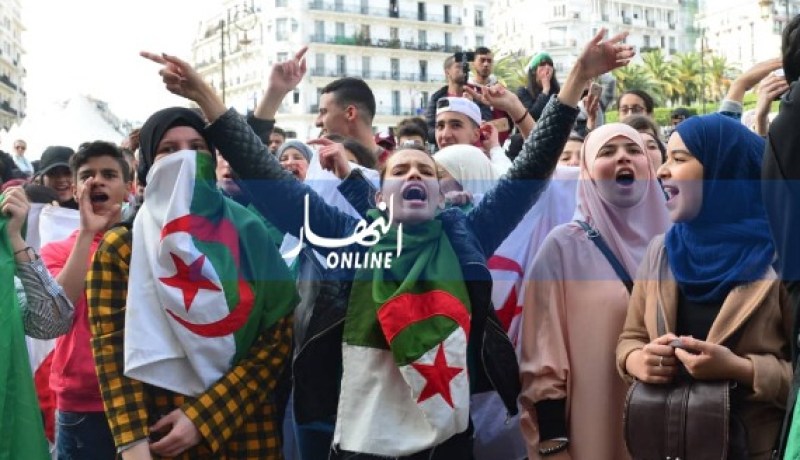 بالصور والفيديو… تلاميذ الثانويات رفقة أساتذتهم في الشارع رفضا لعهدة جديدة