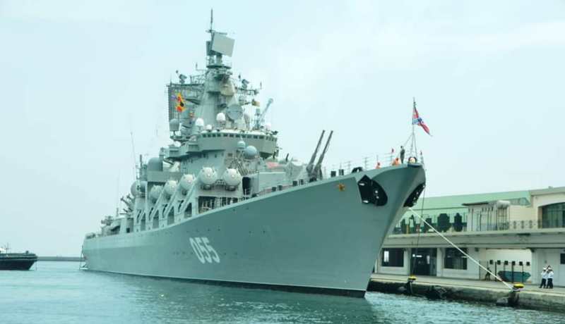 بالصور.. الطرادة قاذفة الصواريخ “marshal ustinov-055” ترسو بميناء الجزائر