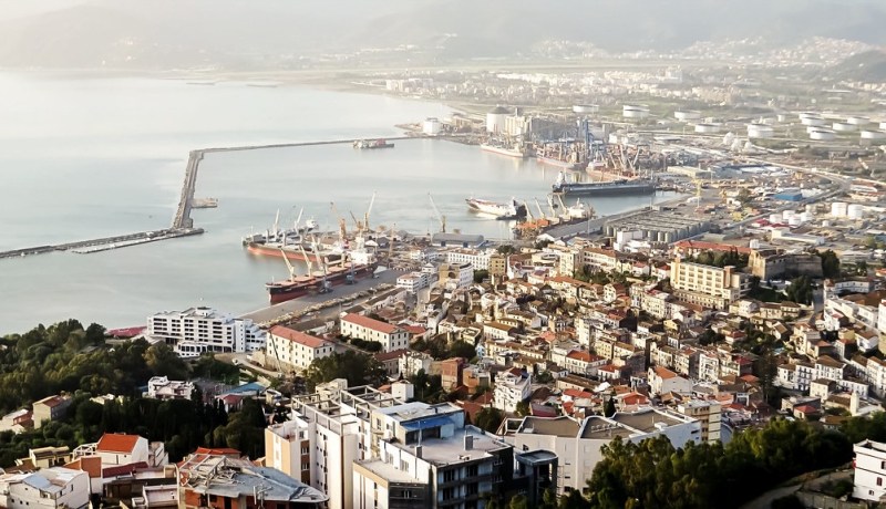 إقالة المدير العام لميناء بجاية بسبب “تجاوزات”