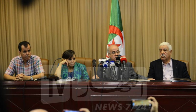 إجتماع اللجنة القانونية لهيئة الوساطة والحوار لدراسة المقترحات