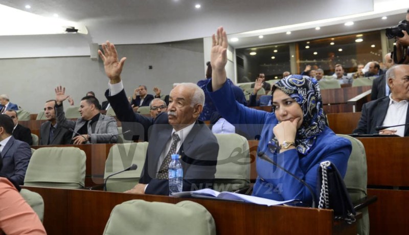 نواب البرلمان يصادقون على مشروعي قانوني الإنتخابات والسلطة المستقلة