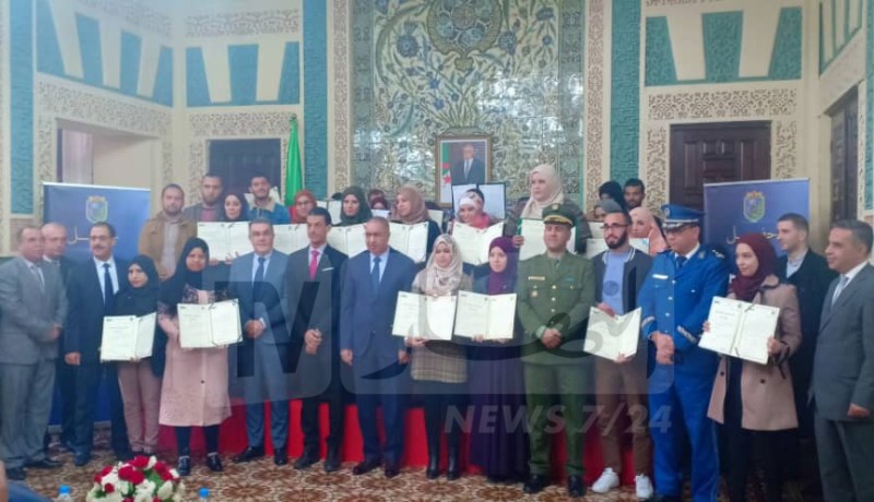 تسليم مقررات الإدماج لـ44 عون من المؤسسات العمومية بالعاصمة