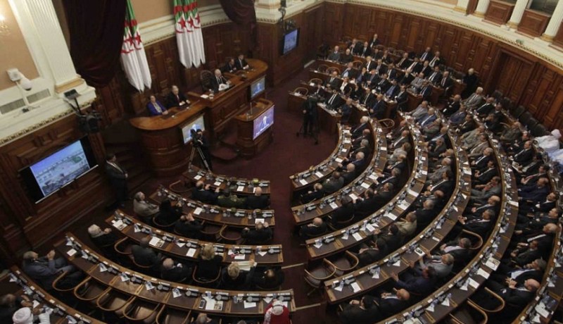 مجلس الأمة يعزي عائلة الفقيد الفريق قايد صالح ويعلن توقيف أشغاله