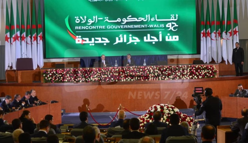 الوزير الأول يشرف على أشغال اليوم الثاني لإجتماع الحكومة مع الولاة