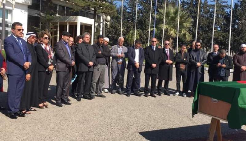 بحضور وزيرة الثقافة وعائلة الفقيد.. وصول جثمان الشاعر عياش يحياوي إلى الجزائر