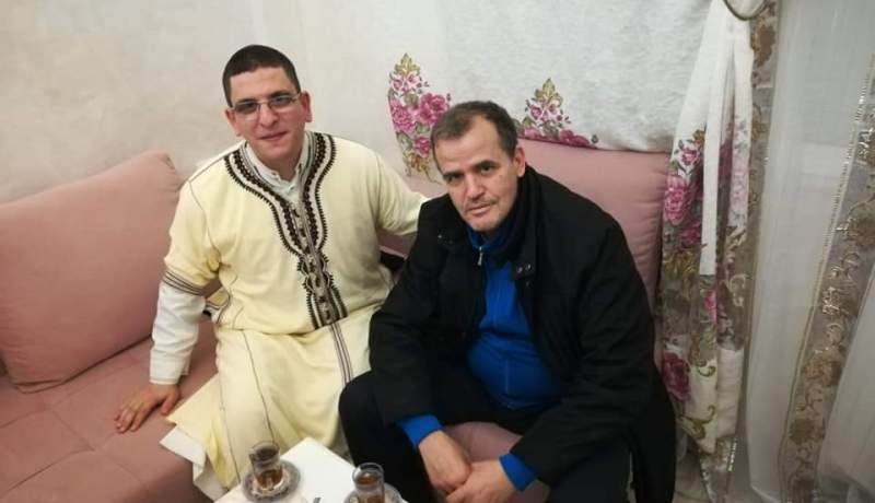 وعده قبل توليه الحقيبة الوزارية..رزيق يفاجئ أحد زملائه لتهنئته بمولوده الجديد