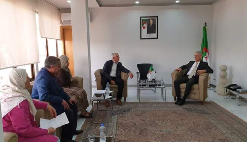 فرحات آيت علي يستقبل الشريك الاجتماعي لوزارة الصناعة والمناجم