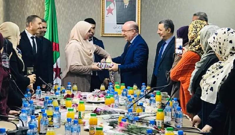 بالصور.. بلمهدي يهنئ موظفات القطاع بمناسبة اليوم العالمي للمرأة