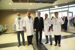 شيعلي يتفقد الجناح المخصص لعزل المرضى بمطار رابح بيطاط بعنابة