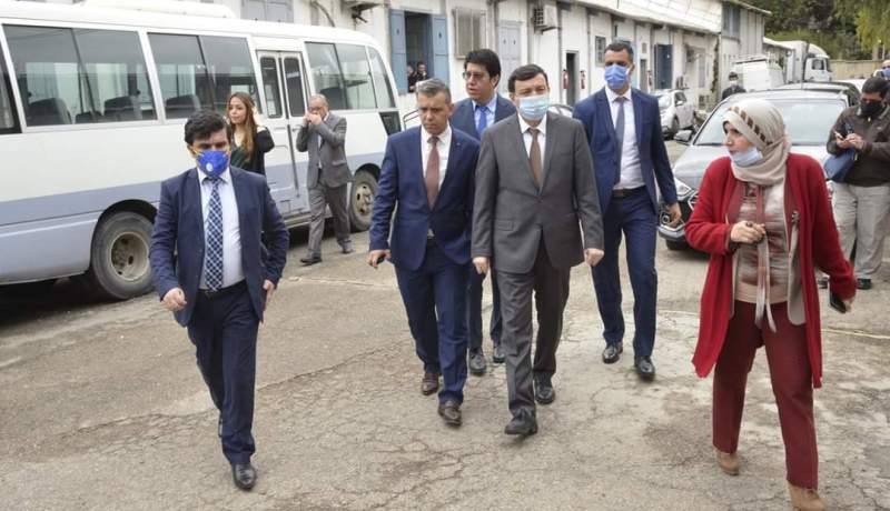 وزير التربية في زيارة تفقدية مفاجئة لمعاينة مراحل وظروف تسجيل حصة “مفاتيح النجاح”