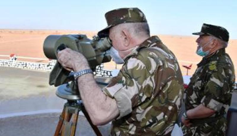 اللواء شنقريحة يشرف على تنفيذ تمرين تكتيكي بالذخيرة الحية ببشار