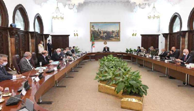 رئيس الجمهورية يترأس اجتماعا للجنة العلمية لرصد فيروس كورونا