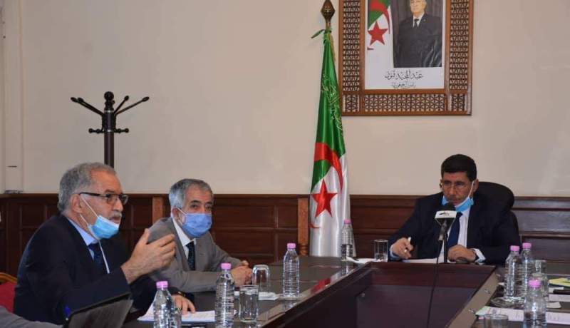 عماري يترأس يوما دراسيا حول إستعمال تكنولوجيا الأقمار الصناعية