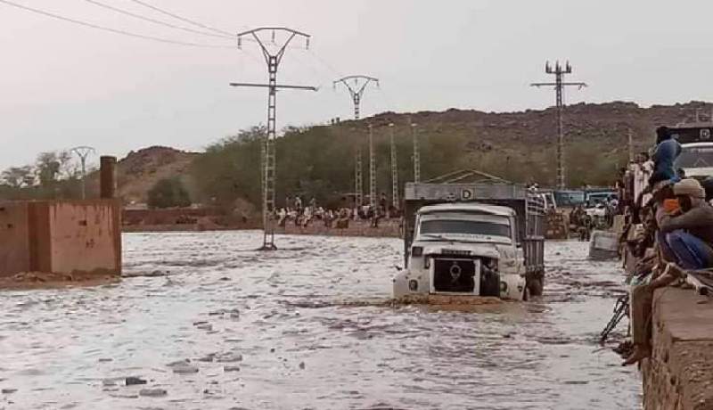 أدرار.. أمطارغزيرة تتسبب في جريان وادي تيمياوين