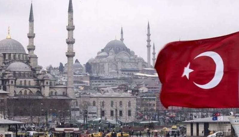 سفارة الجزائر بأنقرة تدعو المواطنين العالقين الراغبين في العودة التقرب إلى مصالحها