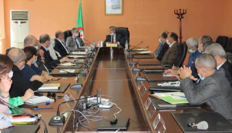 بن بوزيد يشرف على تسليم المهام للوزير المنتدب المكلف بإصلاح المستشفيات