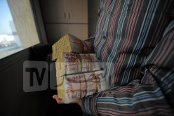 رضا تير يدعو الجزائريين..”متخبيوش الدراهم في ديوركم”