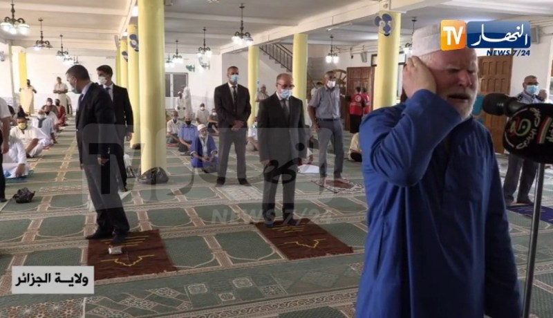 بالفيديو.. بلمهدي يؤدي صلاة الظهر خلال الافتتاح الرسمي للمساجد