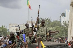 الانقلابيون في مالي يفرجون عن معتقلين ويسمحون لوفد أممي بملاقاة الرئيس المستقيل كيتا
