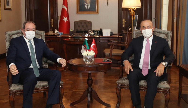 بوقادوم يتباحث مع نظيره التركي آفاق العلاقات الثنائية بين البلدين