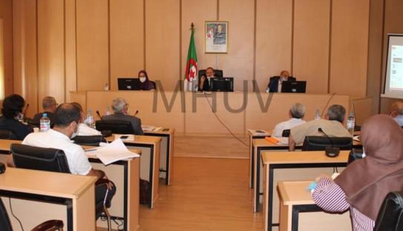 وزارة السكن.. عرض المشروع الأولي للبنود الإدارية لدفتر شروط الصفقات العمومية