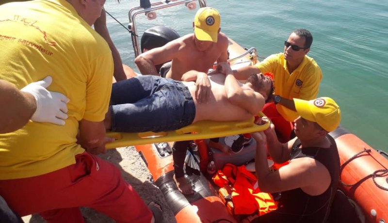 إنقاذ 14 “حراڤ” بعد انقلاب قاربهم في سواحل زرالدة بالعاصمة