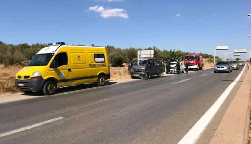 الشلف: 4 جرحى في إصطدام سيارة بشاحنة بالمدخل الشرقي لبلدية الشلف