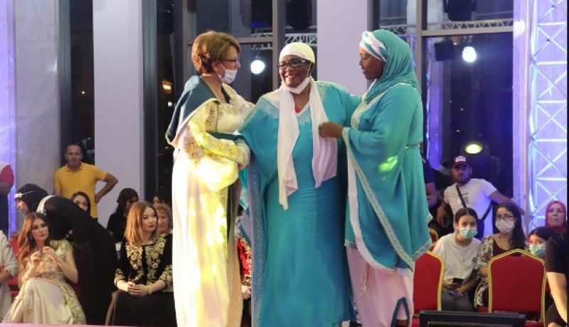 تكريم بهية راشدي والبشارية وعجايمي في اختتام الأيام الوطنية للباس الجزائري