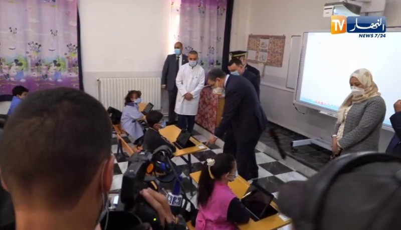 جراد: سيتم تعميم إستعمال اللوحات الإلكترونية على مستوى جميع المدارس الوطنية