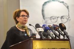 بن دودة تُشدد على منح رموز الثقافة الجزائرية تقديرها الواجب