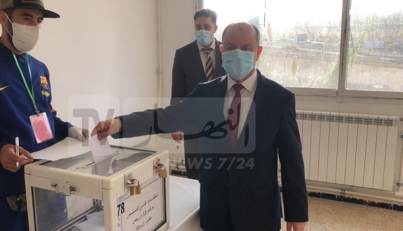 زغماتي يدلي بصوته الإنتخابي في الإستفتاء حول مشروع تعديل الدستور