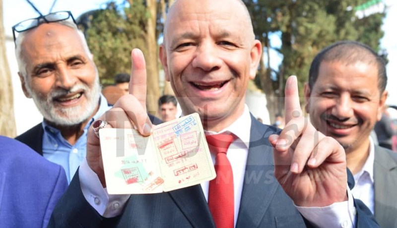 بن قرينة يدلي بصوته على استفتاء تعديل الدستور