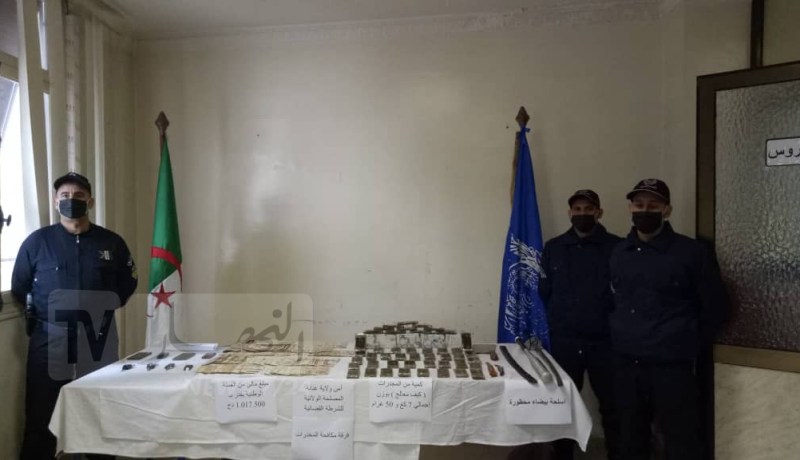 توقيف 3 أشخاص وحجز 7 كلغ زطلة وأسلحة بيضاء في عنابة