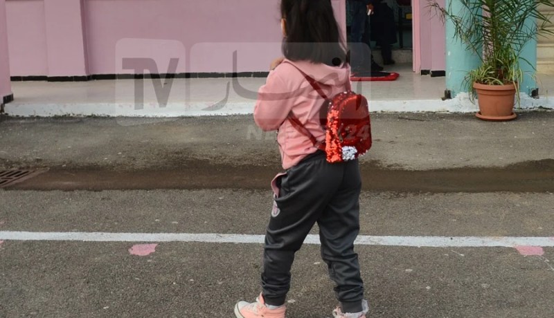 ابنتي ترفض المدرسة.. وتحتال على المعلمة.. كيف أتصرف معها؟