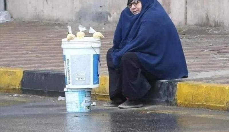 سيدة المطر تُثير ضجة في مصر.. جلست تبيع الترمس فجاءها رزقها مرتين