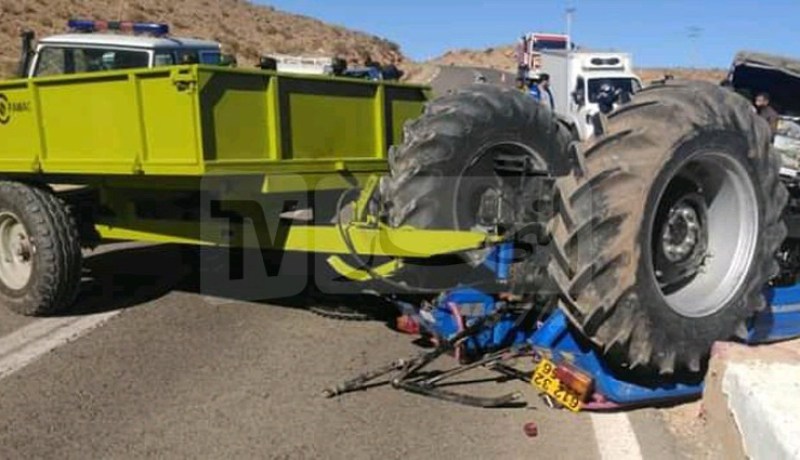 البيض.. 4 جرحى في حادث إصطدام سيارة بجرار