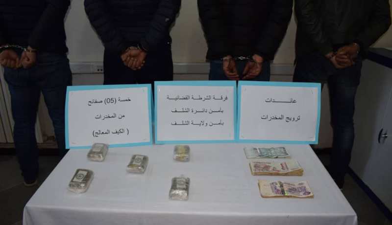 الشلف: توقيف 4 مروجين وحجز رطل زطلة