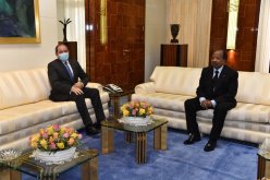 بوقدوم يبحث تعزيز التعاون الإقتصادي مع الرئيس الكاميروني