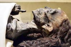 شعر الملكة “تي” يُبهر العالم وهذا سره