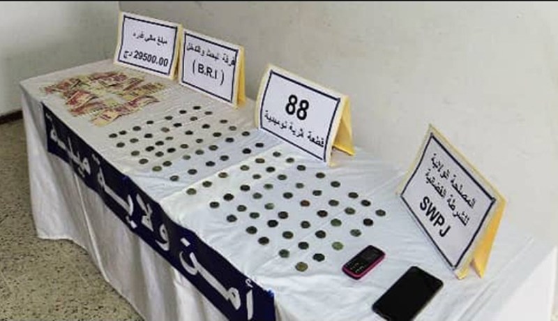 ميلة: توقيف 3 أشخاص وحجز 88 قطعة نقدية أثرية
