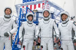 العالم يترقب إقلاع أربعة رواد في رحلة تاريخية إلى محطة الفضاء الدولية
