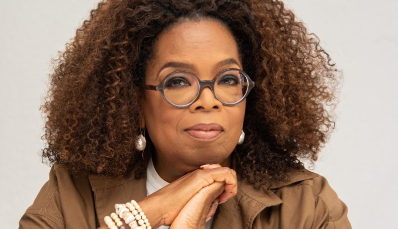 أوبرا وينفري تروي تفاصيل مثيرة عن طفولتها: “جدتي كانت تجلدني”